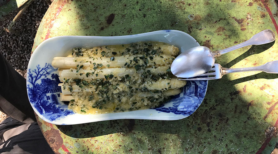Espárragos blancos con mantequilla de limón